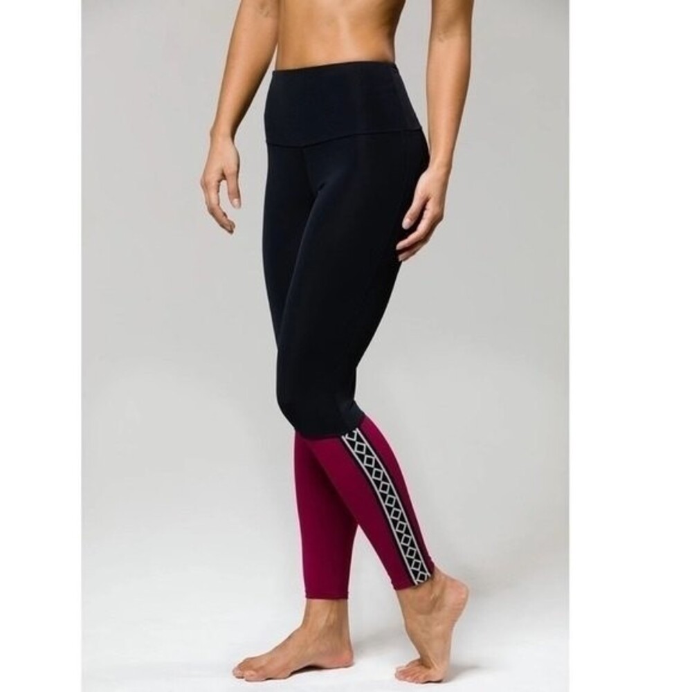 Onzie Olympian Legging Burgundy and Black XS NWOT